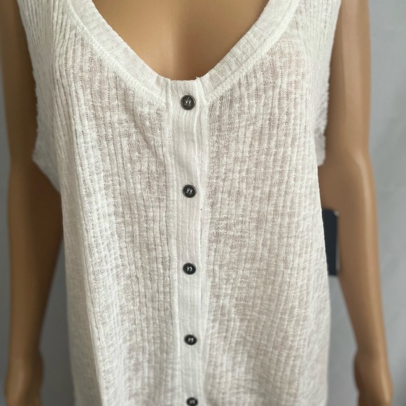 Button Front Tank - Picture 4 of 5